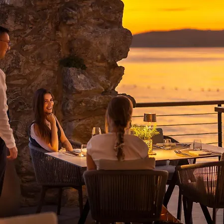 Magal Maradiso By Aminess Njivice